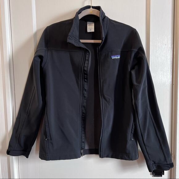 Patagonia Men's Black Softshell Fleece-Lined Jacket - Picture 13 of 13